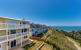 Sandstone Point Hotel