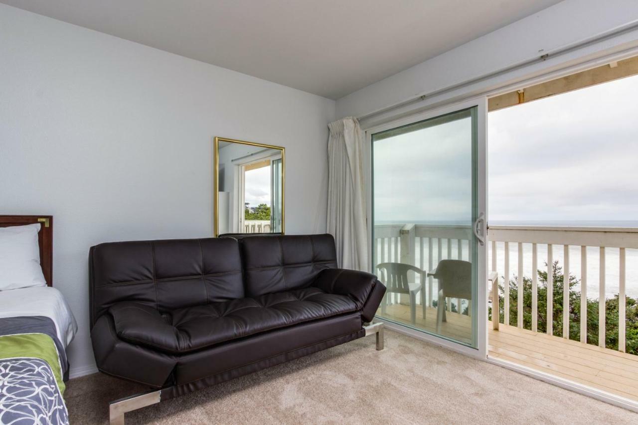 Sandstone Point Hotel Lincoln City Room photo