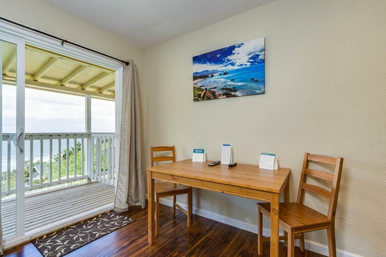 Sandstone Point Hotel Lincoln City Room photo