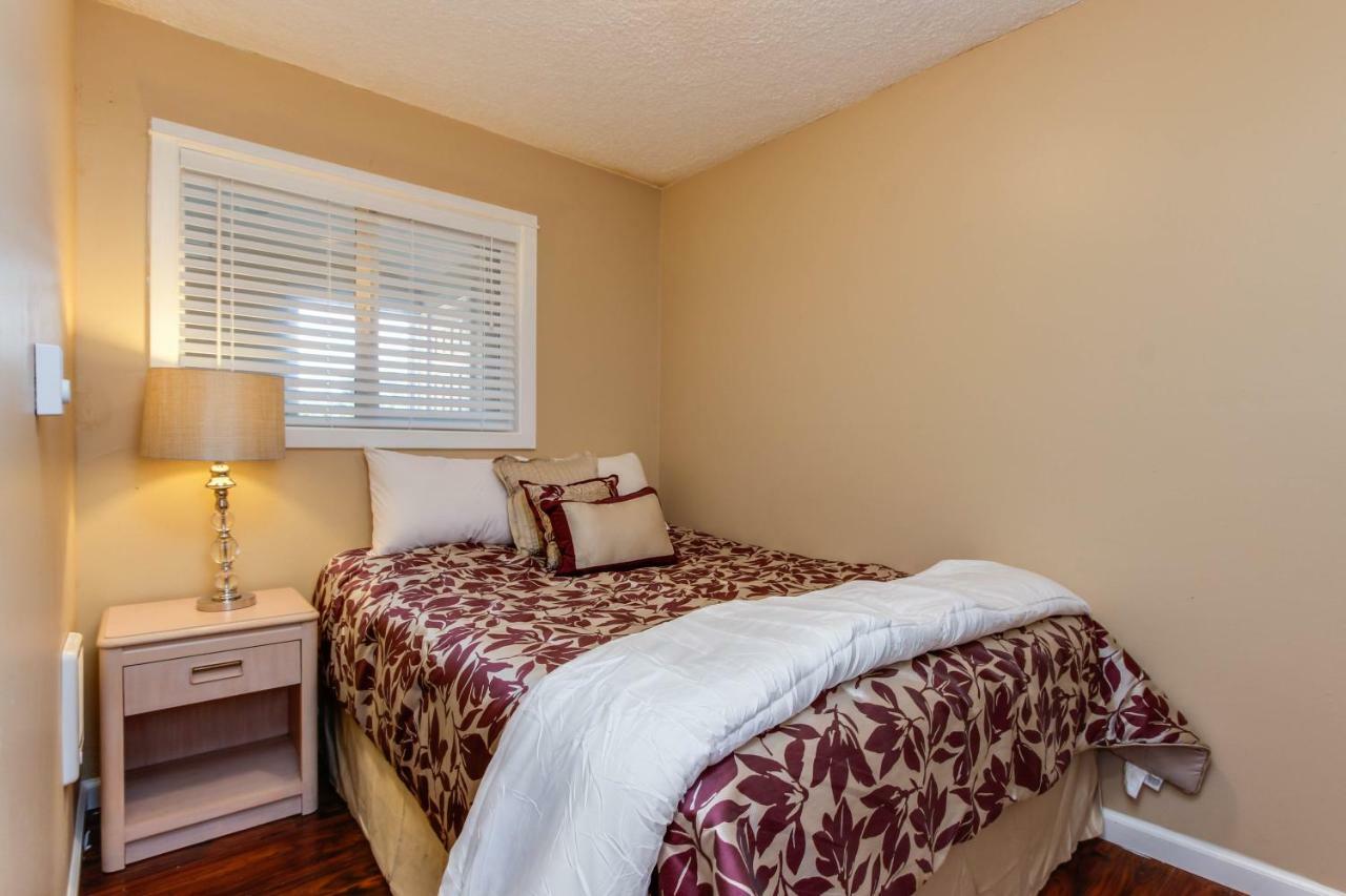 Sandstone Point Hotel Lincoln City Room photo