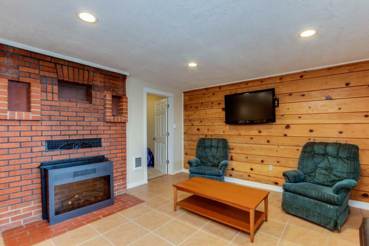 Sandstone Point Hotel Lincoln City Room photo