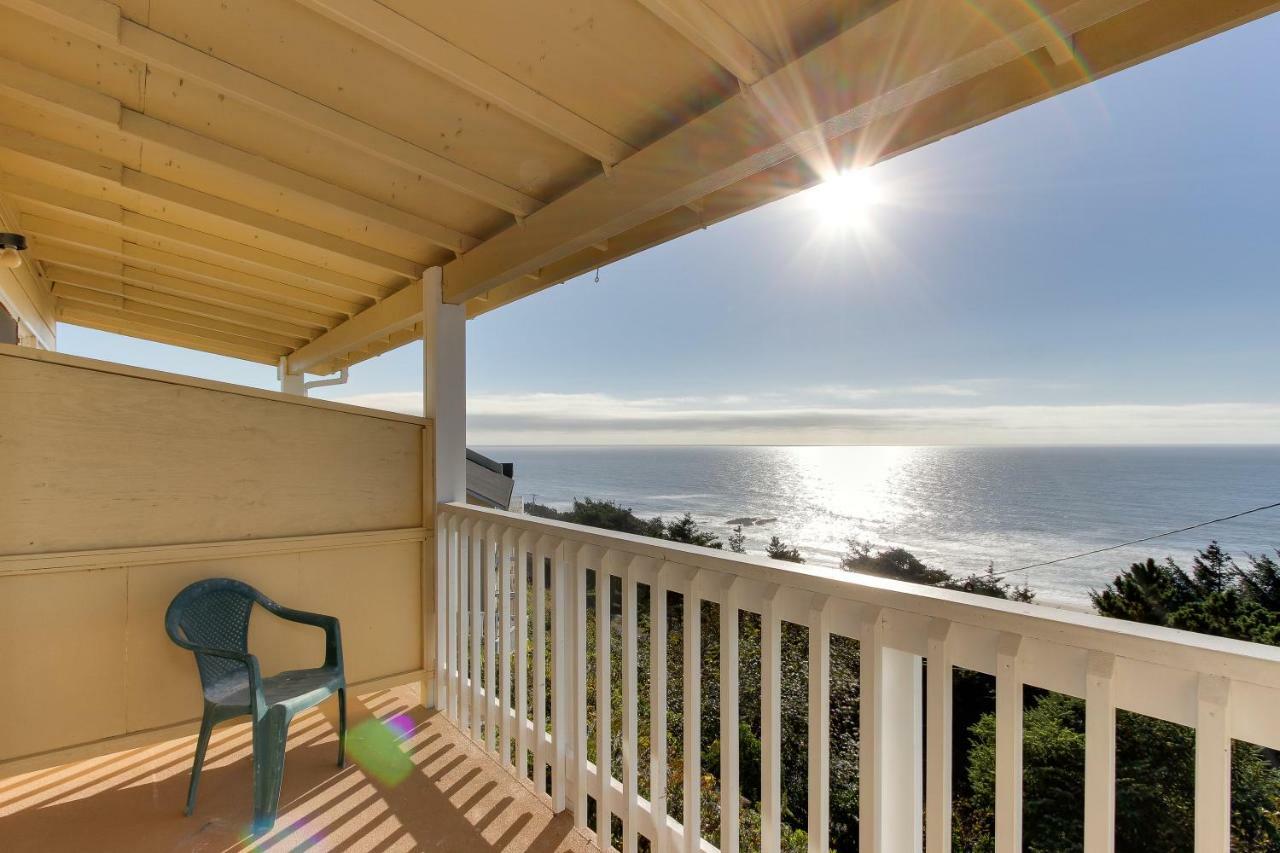Sandstone Point Hotel Lincoln City Room photo