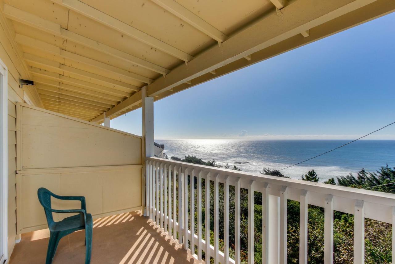 Sandstone Point Hotel Lincoln City Room photo