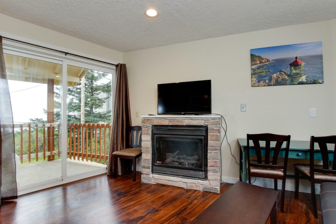 Sandstone Point Hotel Lincoln City Room photo